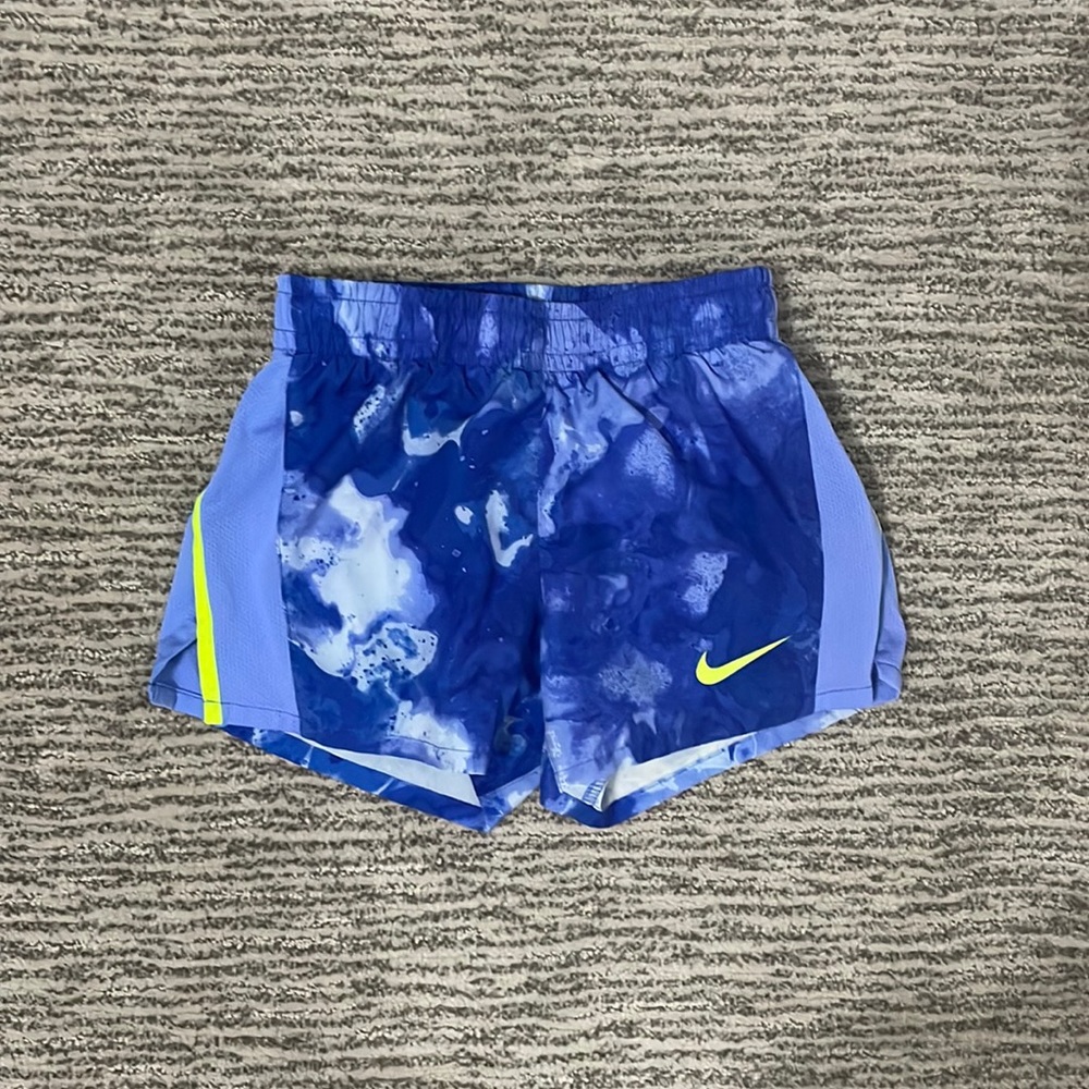Nike girls shorts size small